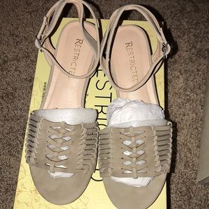 Restricted healed sandal. NWT